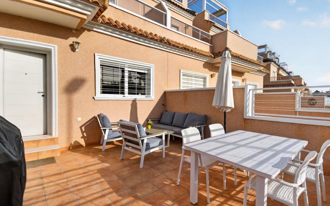 3 bedroom Townhouse for sale in Punta Prima with pool - € 349,000 (Ref: 9777114)