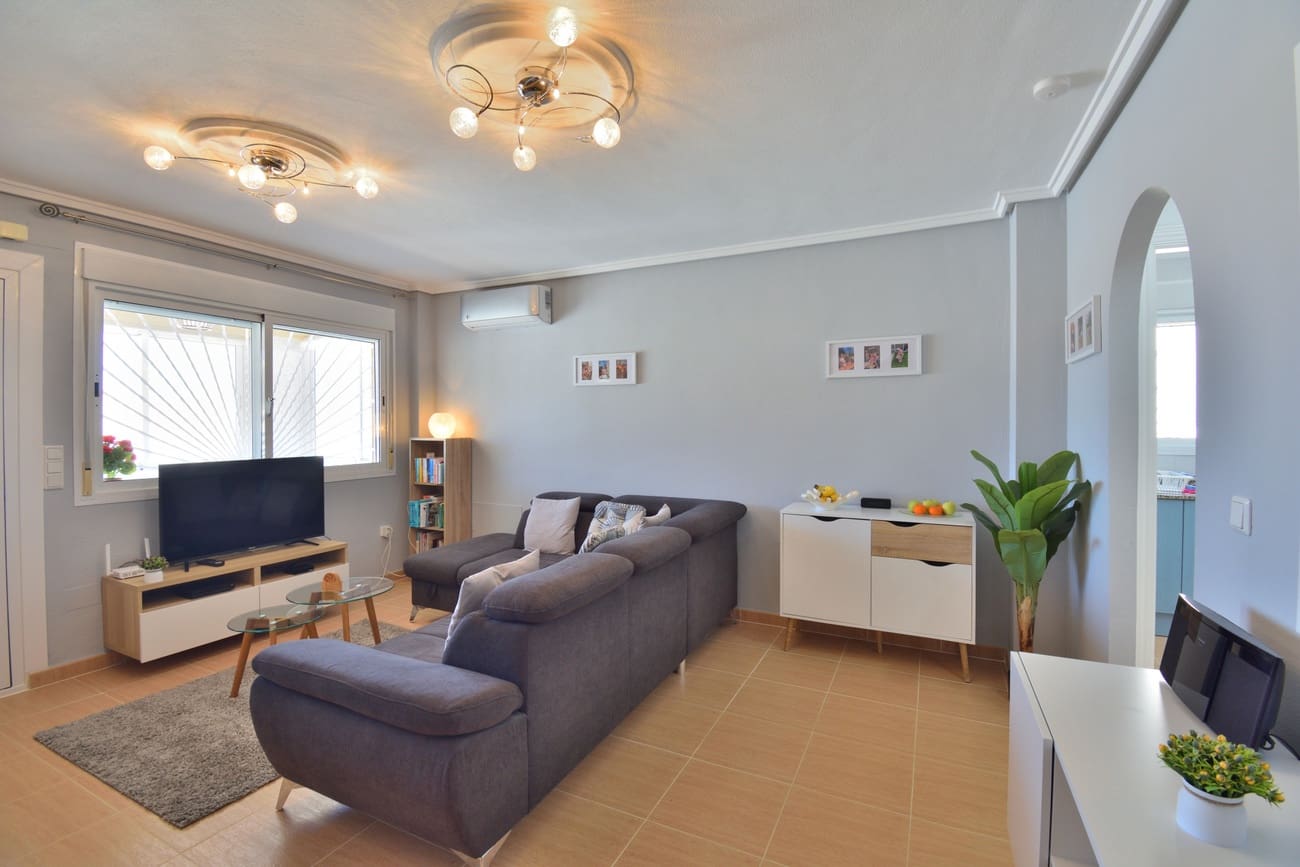 2 soveværelse Semi-Rækkehus til salg i Ciudad Quesada med swimmingpool - € 189.000 (Ref: 9787891)