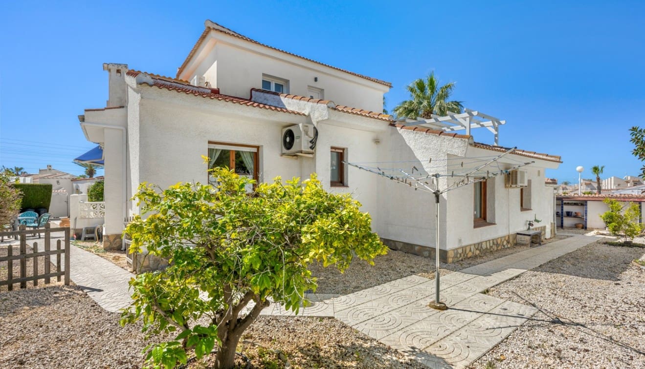 4 soveværelse Villa til salg i Ciudad Quesada med swimmingpool garage - € 519.000 (Ref: 9795089)