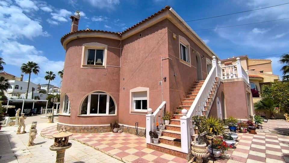 4 chambre Villa/Maison à vendre à Ciudad Quesada avec piscine garage - 625 000 € (Ref: 9795633)