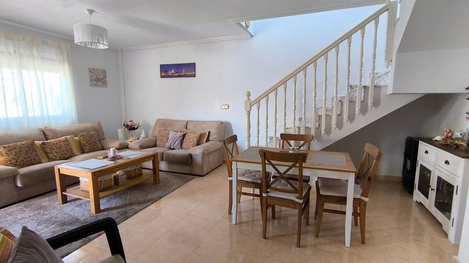 3 slaapkamer Rijtjeshuis te koop in Ciudad Quesada met zwembad - € 220.000 (Ref: 9797766)