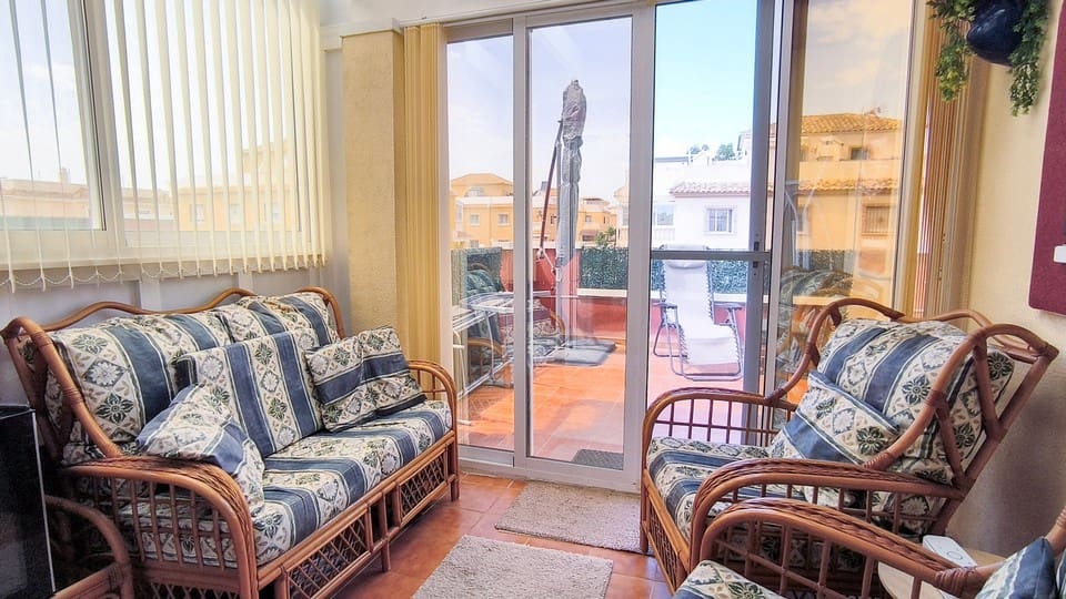 3 slaapkamer Rijtjeshuis te koop in Ciudad Quesada met zwembad - € 220.000 (Ref: 9797766)