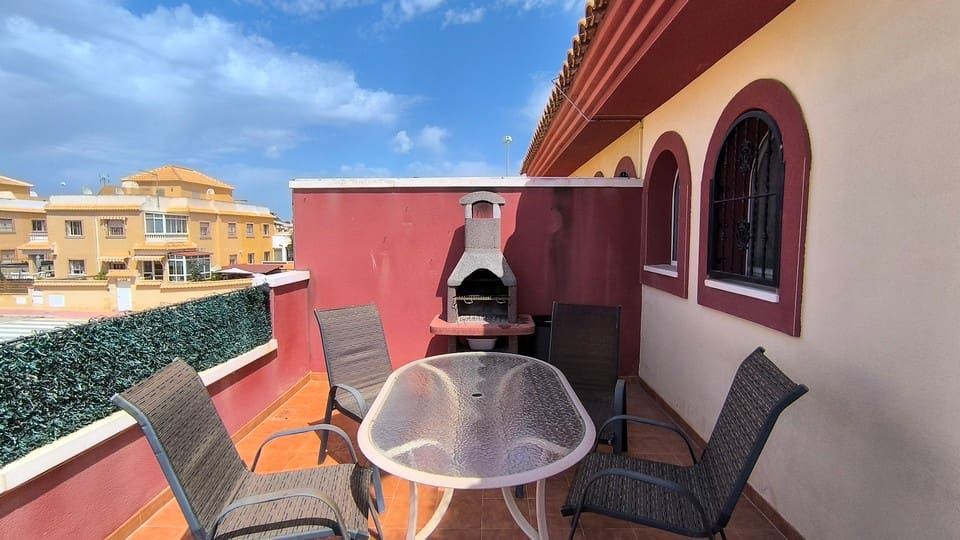 3 slaapkamer Rijtjeshuis te koop in Ciudad Quesada met zwembad - € 220.000 (Ref: 9797766)