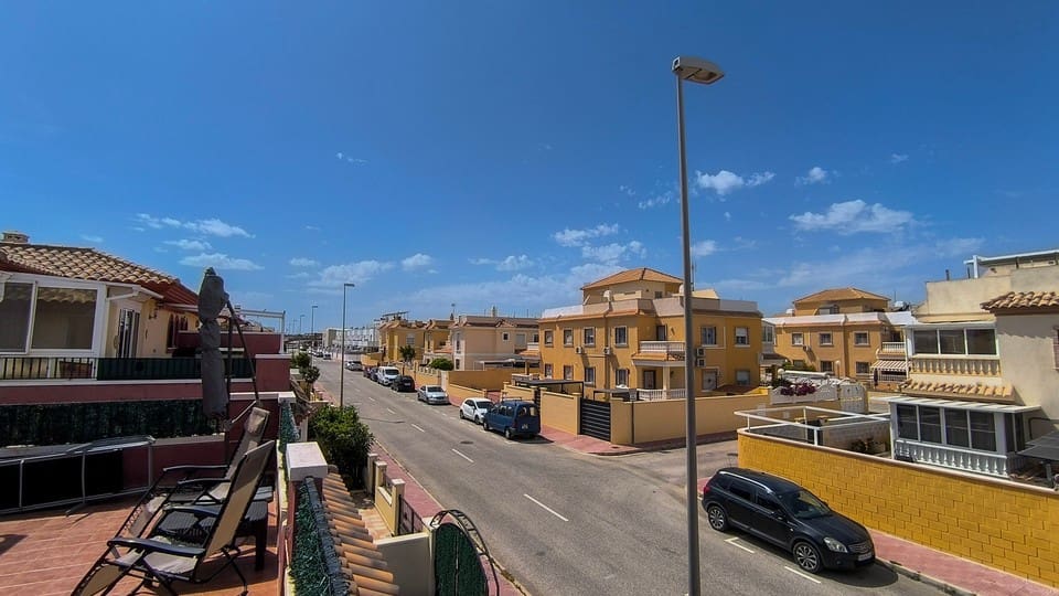 3 slaapkamer Rijtjeshuis te koop in Ciudad Quesada met zwembad - € 220.000 (Ref: 9797766)