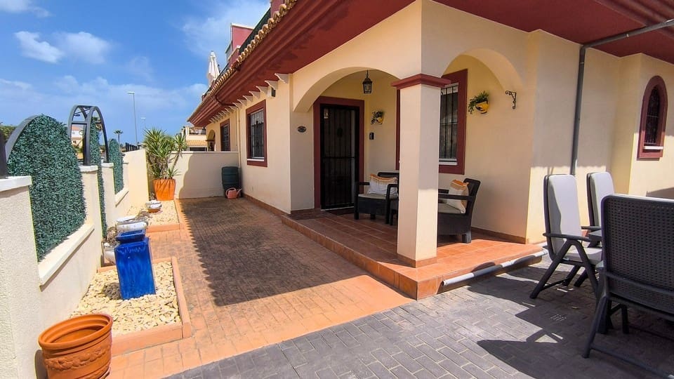 3 slaapkamer Rijtjeshuis te koop in Ciudad Quesada met zwembad - € 220.000 (Ref: 9797766)