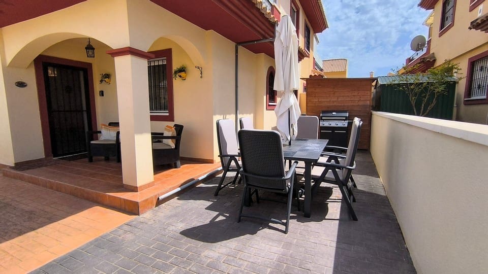 3 slaapkamer Rijtjeshuis te koop in Ciudad Quesada met zwembad - € 220.000 (Ref: 9797766)