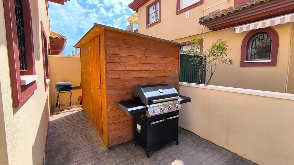 3 slaapkamer Rijtjeshuis te koop in Ciudad Quesada met zwembad - € 220.000 (Ref: 9797766)