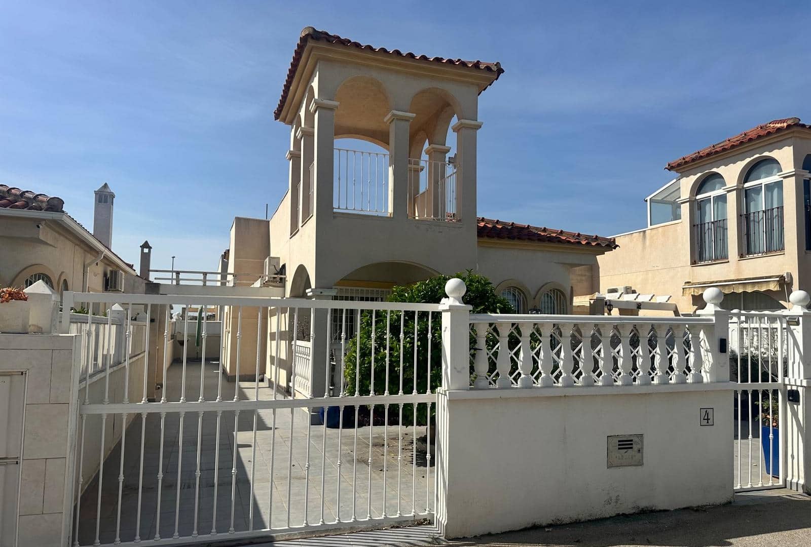 2 bedroom Villa for sale in Algorfa with pool - € 235,000 (Ref: 9802673)
