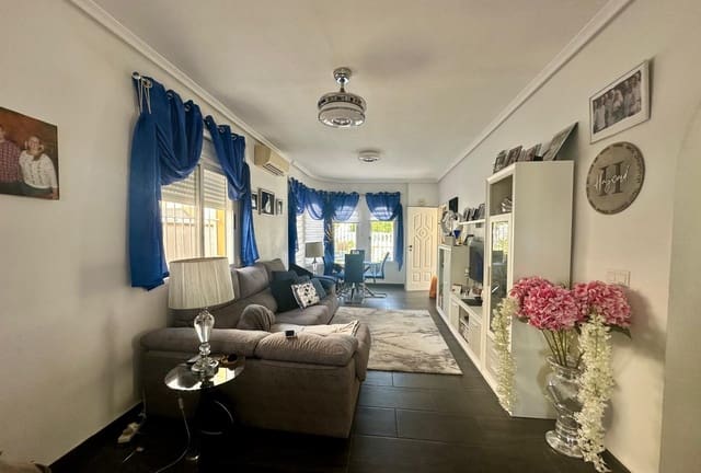 2 bedroom Villa for sale in Algorfa with pool - € 235,000 (Ref: 9802673)