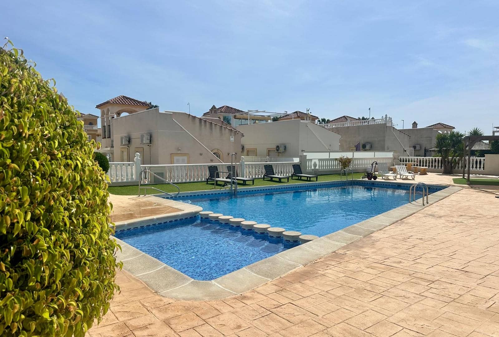 2 bedroom Villa for sale in Algorfa with pool - € 235,000 (Ref: 9802673)