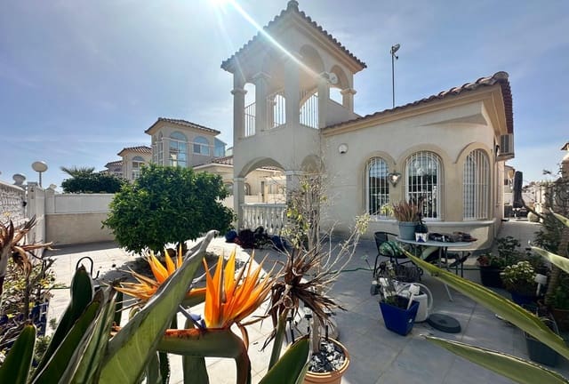 2 bedroom Villa for sale in Algorfa with pool - € 235,000 (Ref: 9802673)