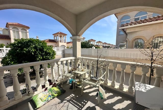 2 bedroom Villa for sale in Algorfa with pool - € 235,000 (Ref: 9802673)