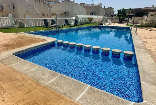 2 bedroom Villa for sale in Algorfa with pool - € 235,000 (Ref: 9802673)