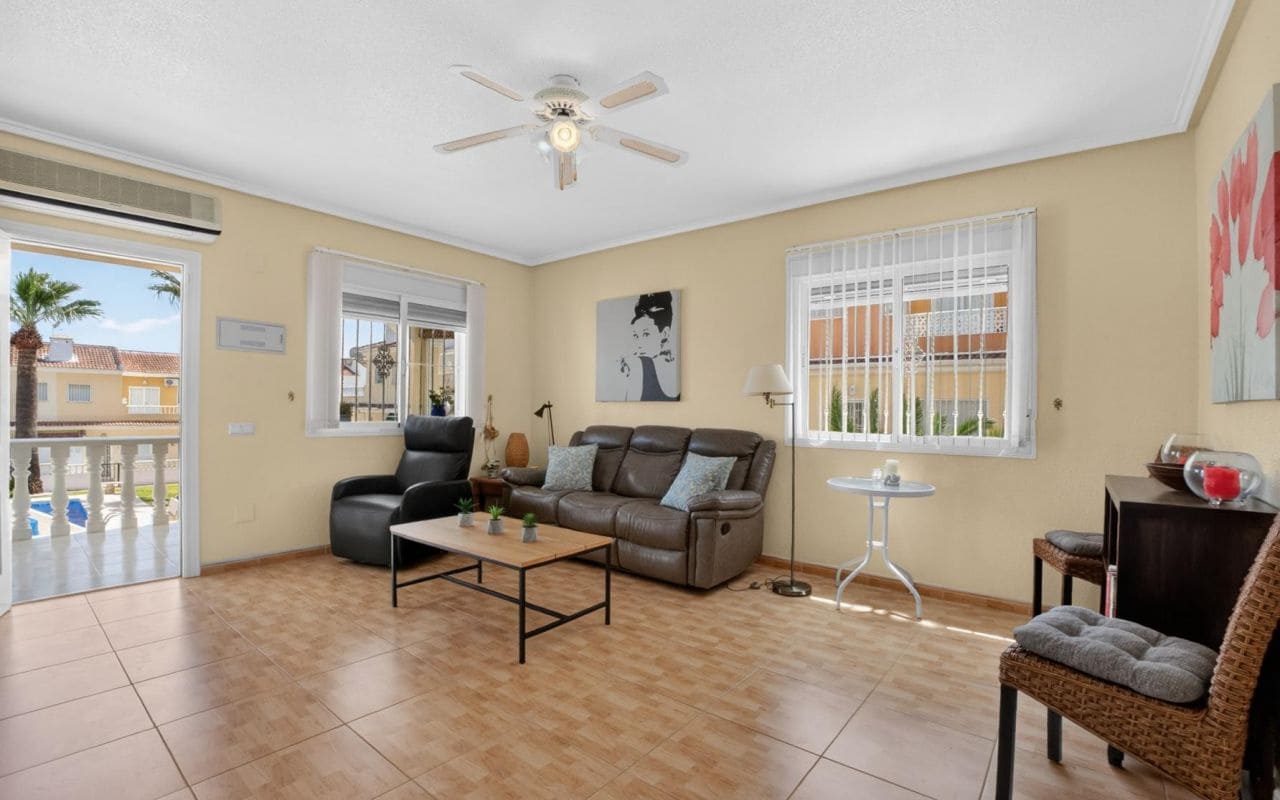 3 bedroom Townhouse for sale in Ciudad Quesada with pool - € 279,000 (Ref: 9802961)