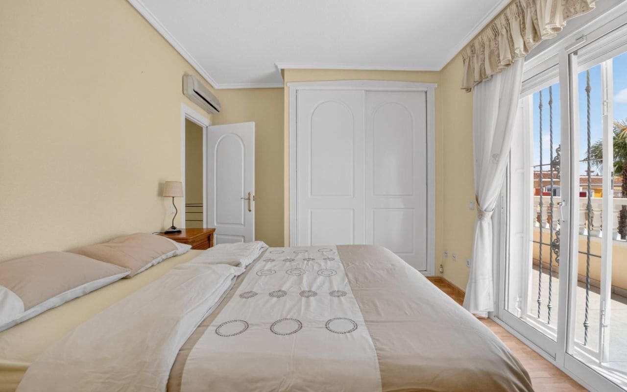 3 bedroom Townhouse for sale in Ciudad Quesada with pool - € 279,000 (Ref: 9802961)