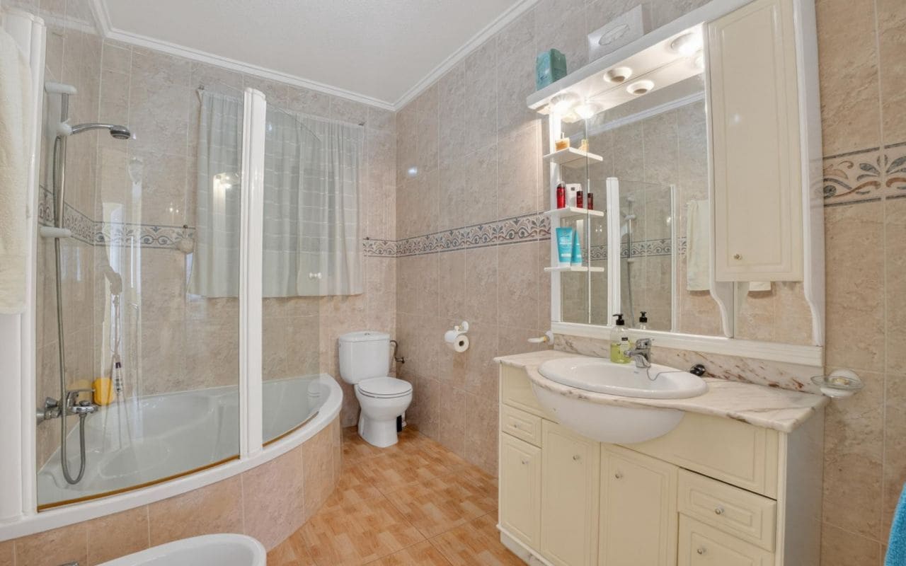 3 bedroom Townhouse for sale in Ciudad Quesada with pool - € 279,000 (Ref: 9802961)