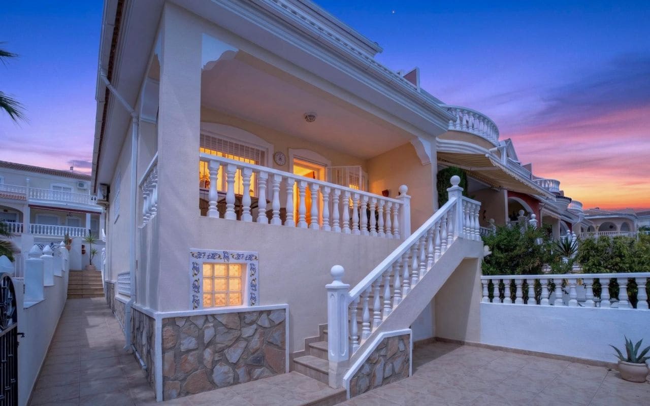 3 bedroom Townhouse for sale in Ciudad Quesada with pool - € 279,000 (Ref: 9802961)