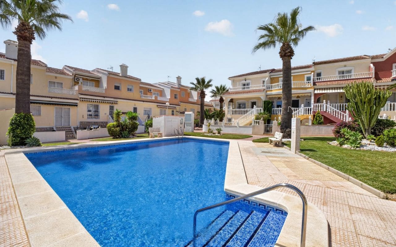 3 bedroom Townhouse for sale in Ciudad Quesada with pool - € 279,000 (Ref: 9802961)