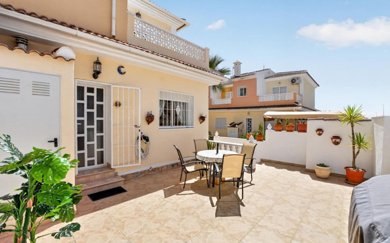3 bedroom Townhouse for sale in Ciudad Quesada with pool - € 279,000 (Ref: 9802961)