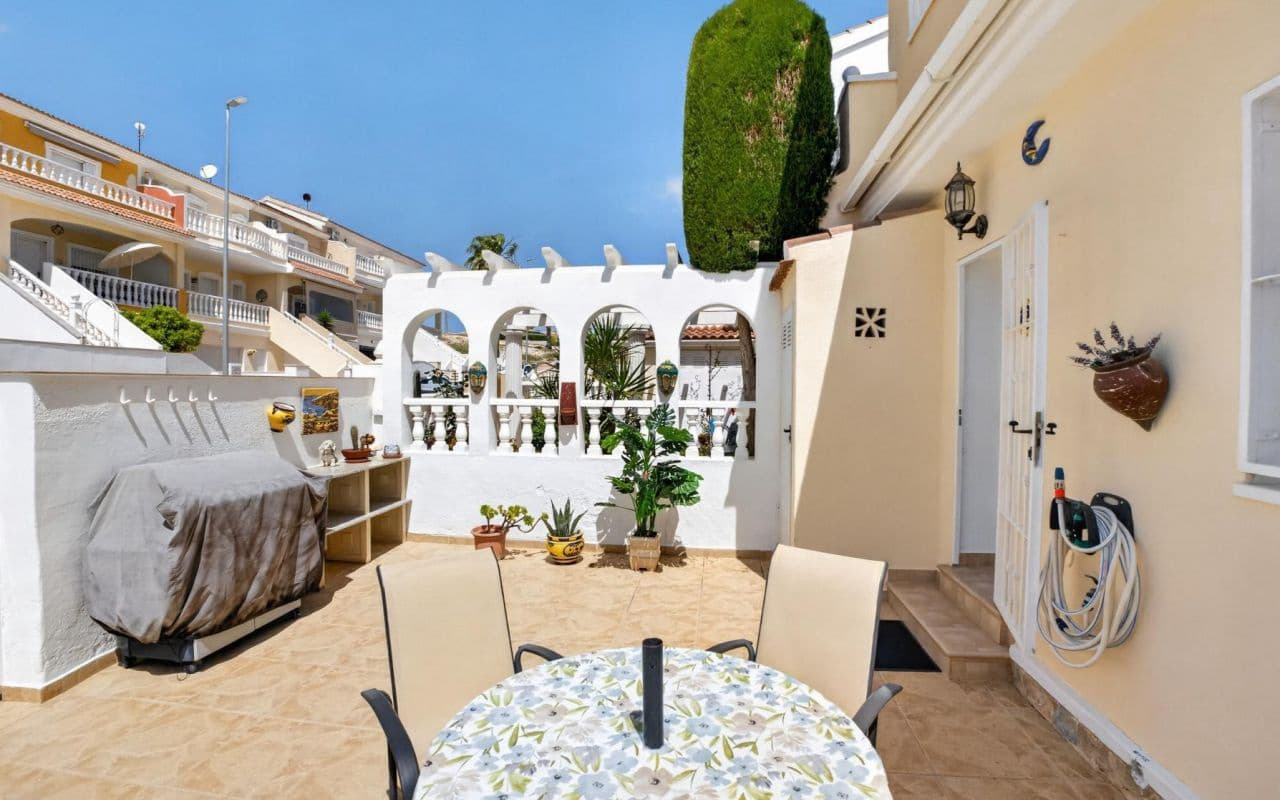 3 bedroom Townhouse for sale in Ciudad Quesada with pool - € 279,000 (Ref: 9802961)