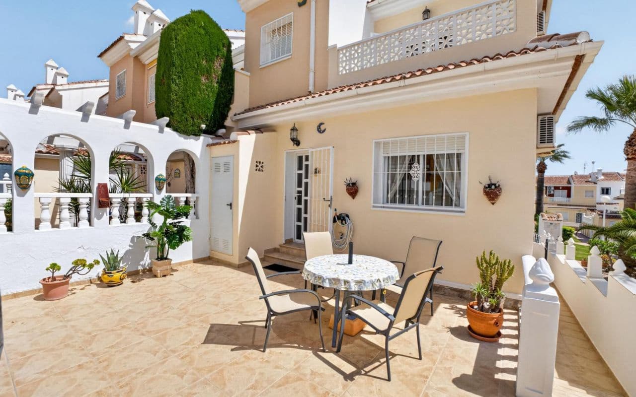 3 bedroom Townhouse for sale in Ciudad Quesada with pool - € 279,000 (Ref: 9802961)