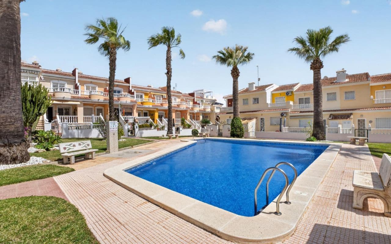 3 bedroom Townhouse for sale in Ciudad Quesada with pool - € 279,000 (Ref: 9802961)