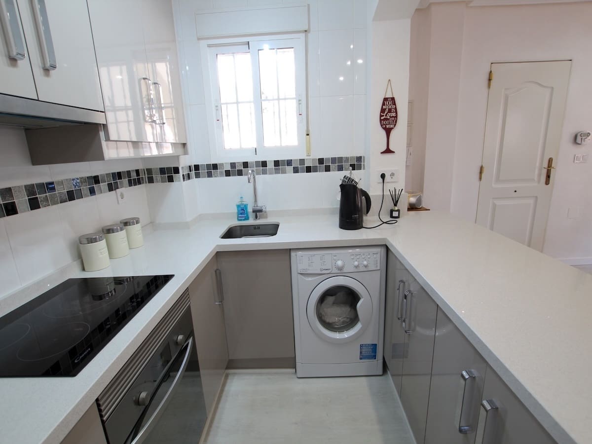 2 slaapkamer Villa te koop in Cabo Roig met zwembad - € 235.000 (Ref: 9806811)