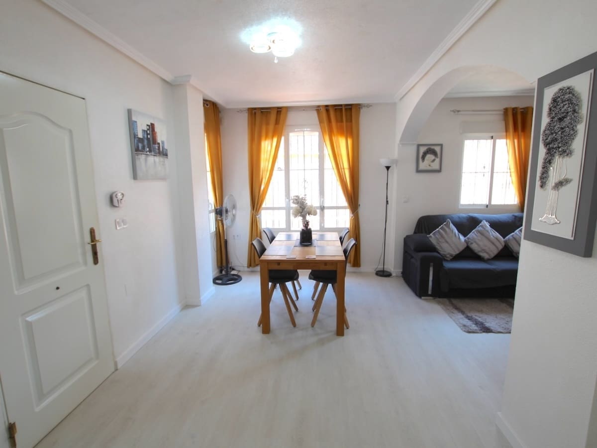 2 slaapkamer Villa te koop in Cabo Roig met zwembad - € 235.000 (Ref: 9806811)