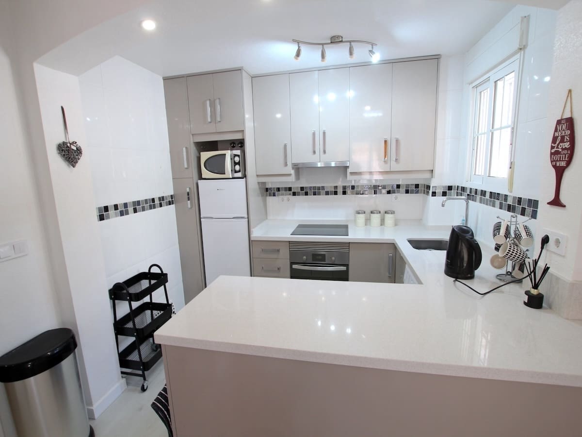 2 slaapkamer Villa te koop in Cabo Roig met zwembad - € 235.000 (Ref: 9806811)