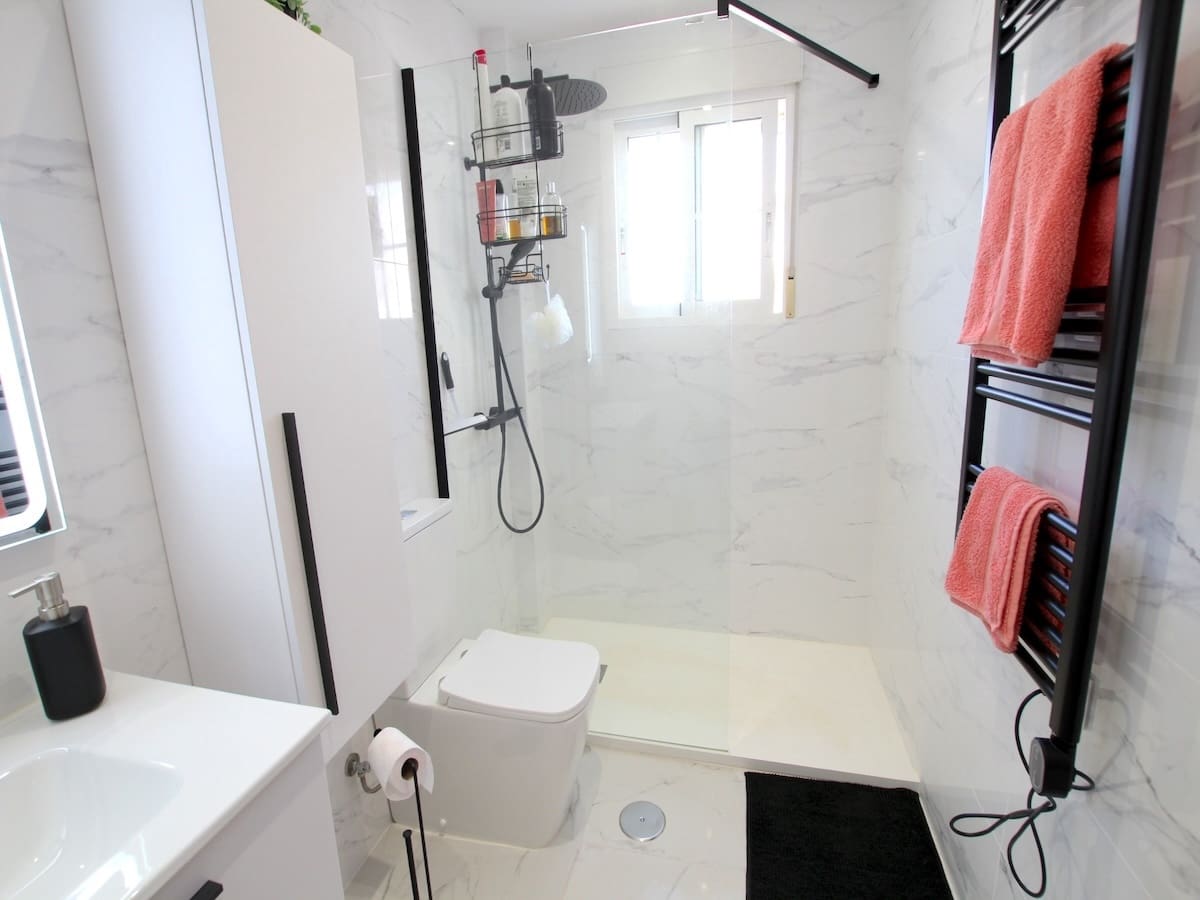 2 slaapkamer Villa te koop in Cabo Roig met zwembad - € 235.000 (Ref: 9806811)