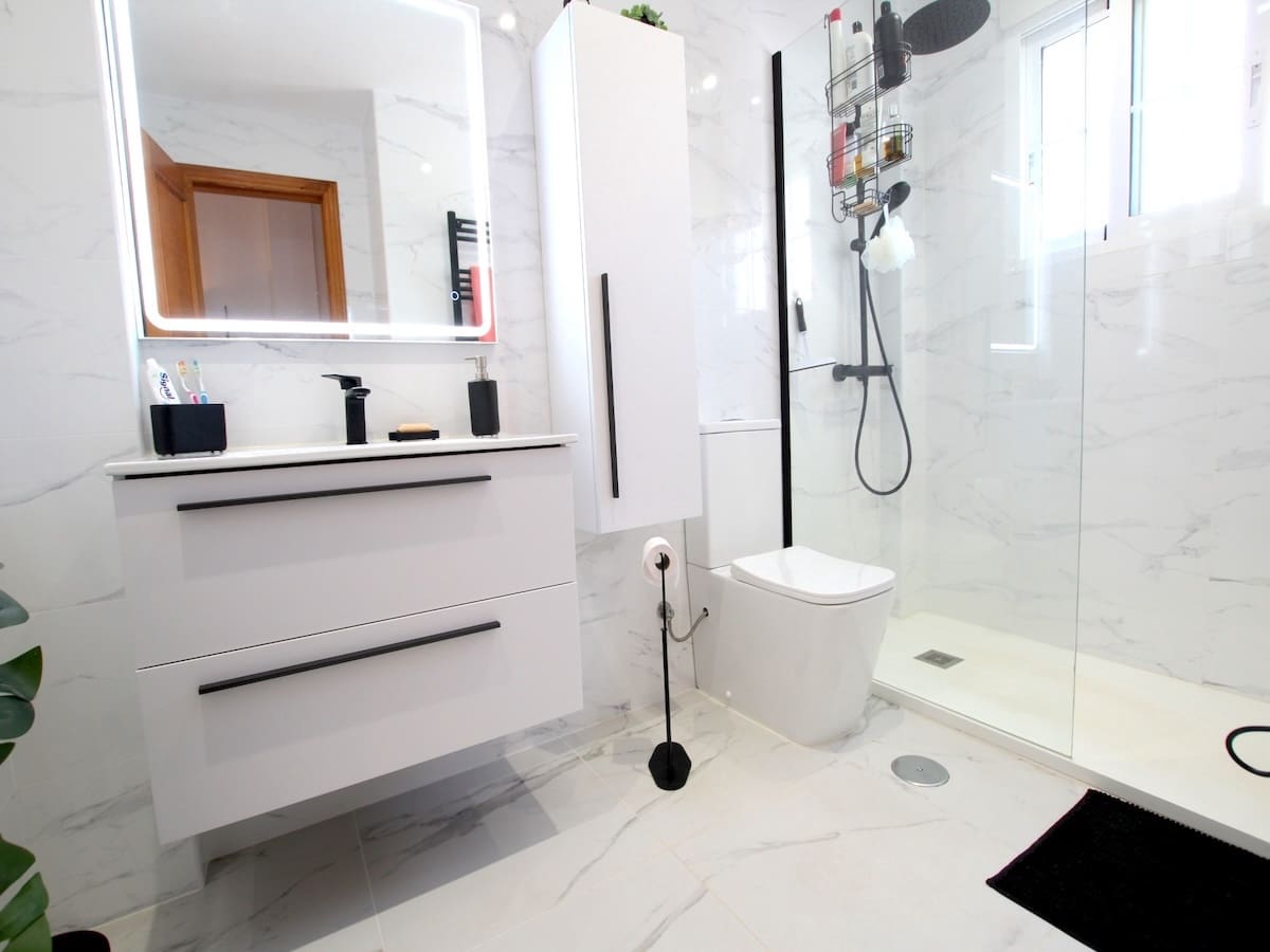 2 slaapkamer Villa te koop in Cabo Roig met zwembad - € 235.000 (Ref: 9806811)