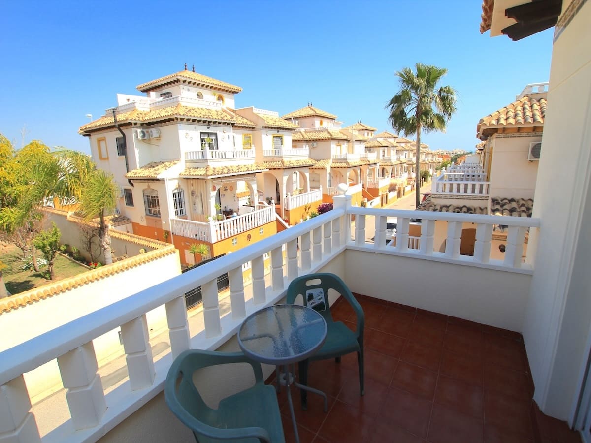 2 slaapkamer Villa te koop in Cabo Roig met zwembad - € 235.000 (Ref: 9806811)