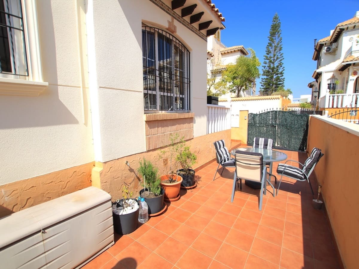 2 slaapkamer Villa te koop in Cabo Roig met zwembad - € 235.000 (Ref: 9806811)
