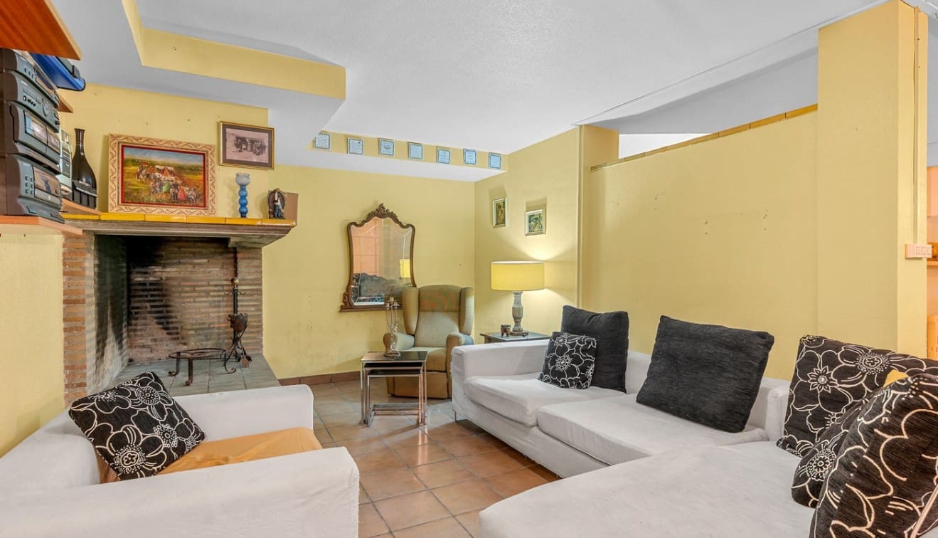 6 sovrum Villa till salu i Torrevieja med pool garage - 950 000 € (Ref: 9810412)