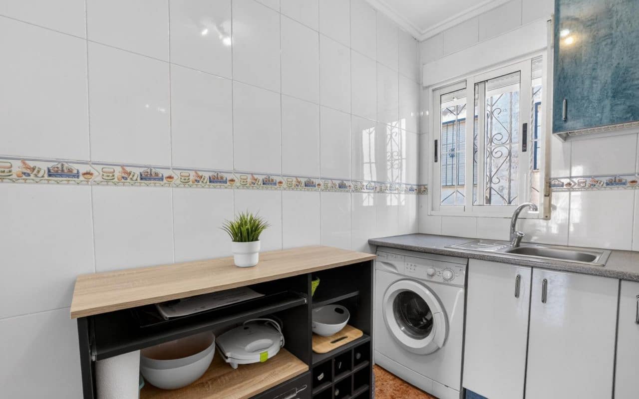 3 slaapkamer Villa te koop in Orihuela Costa met zwembad - € 159.000 (Ref: 9816518)