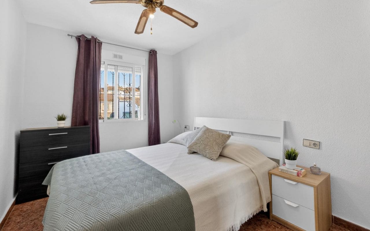 3 slaapkamer Villa te koop in Orihuela Costa met zwembad - € 159.000 (Ref: 9816518)