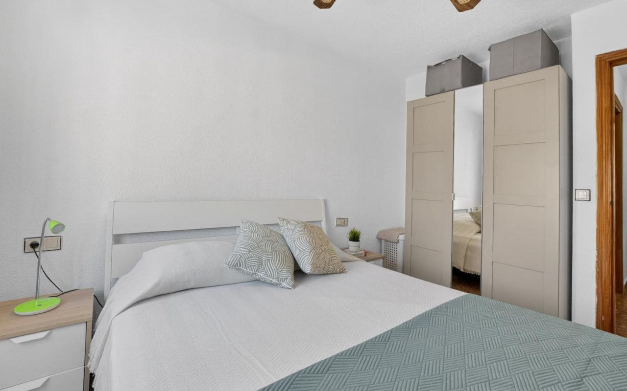3 slaapkamer Villa te koop in Orihuela Costa met zwembad - € 159.000 (Ref: 9816518)