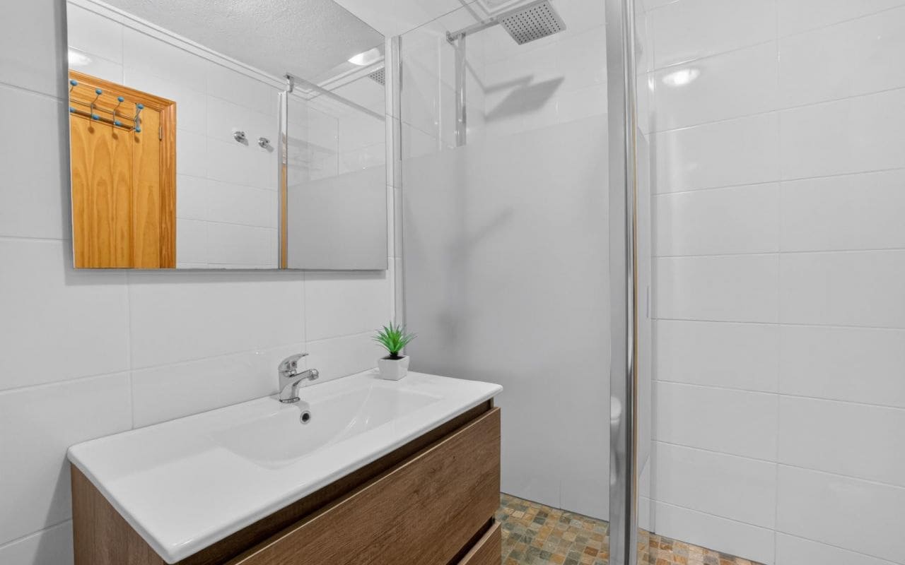 3 slaapkamer Villa te koop in Orihuela Costa met zwembad - € 159.000 (Ref: 9816518)