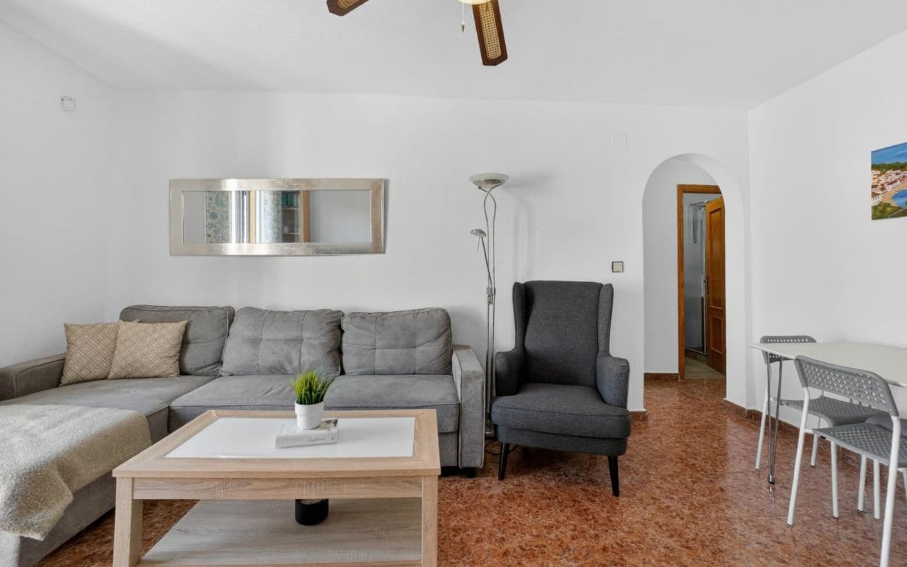 3 slaapkamer Villa te koop in Orihuela Costa met zwembad - € 159.000 (Ref: 9816518)