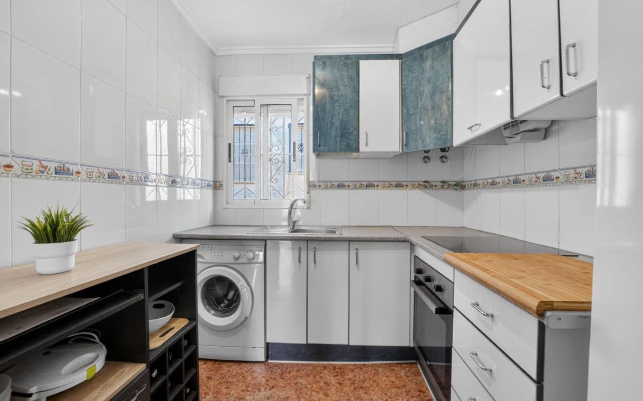 3 slaapkamer Villa te koop in Orihuela Costa met zwembad - € 159.000 (Ref: 9816518)