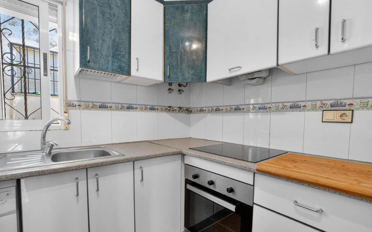 3 slaapkamer Villa te koop in Orihuela Costa met zwembad - € 159.000 (Ref: 9816518)