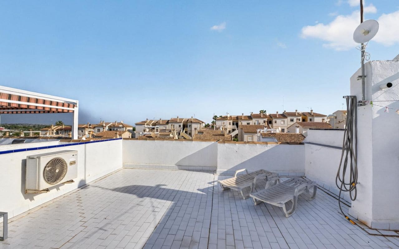 3 slaapkamer Villa te koop in Orihuela Costa met zwembad - € 159.000 (Ref: 9816518)
