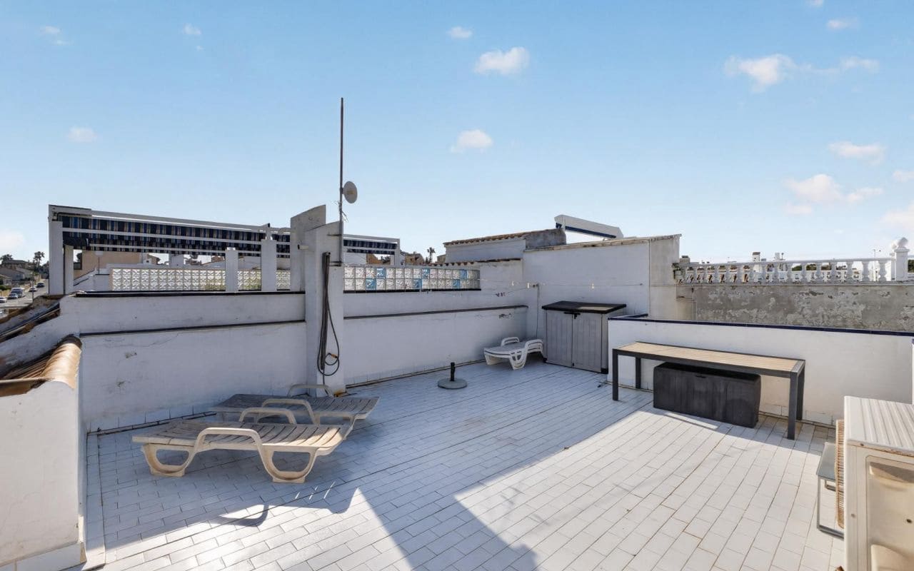 3 slaapkamer Villa te koop in Orihuela Costa met zwembad - € 159.000 (Ref: 9816518)