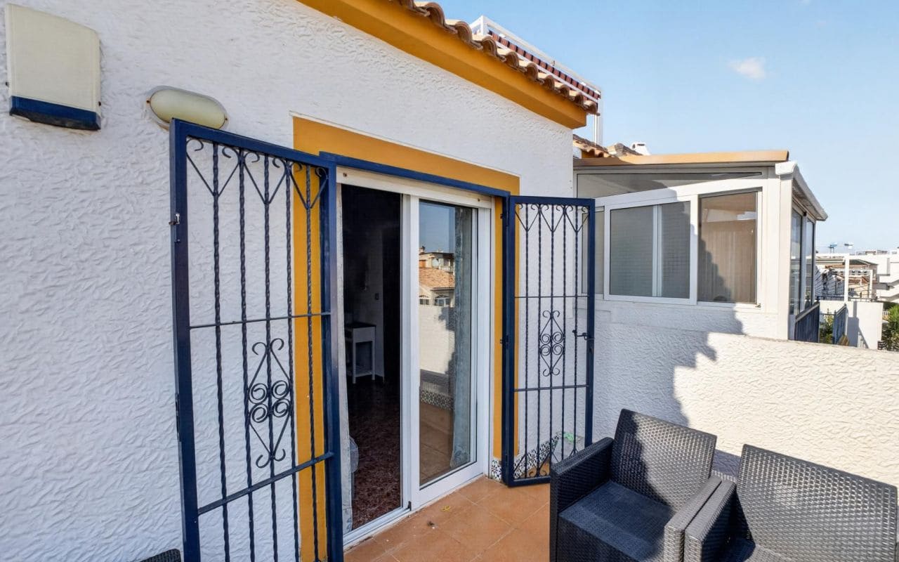 3 slaapkamer Villa te koop in Orihuela Costa met zwembad - € 159.000 (Ref: 9816518)