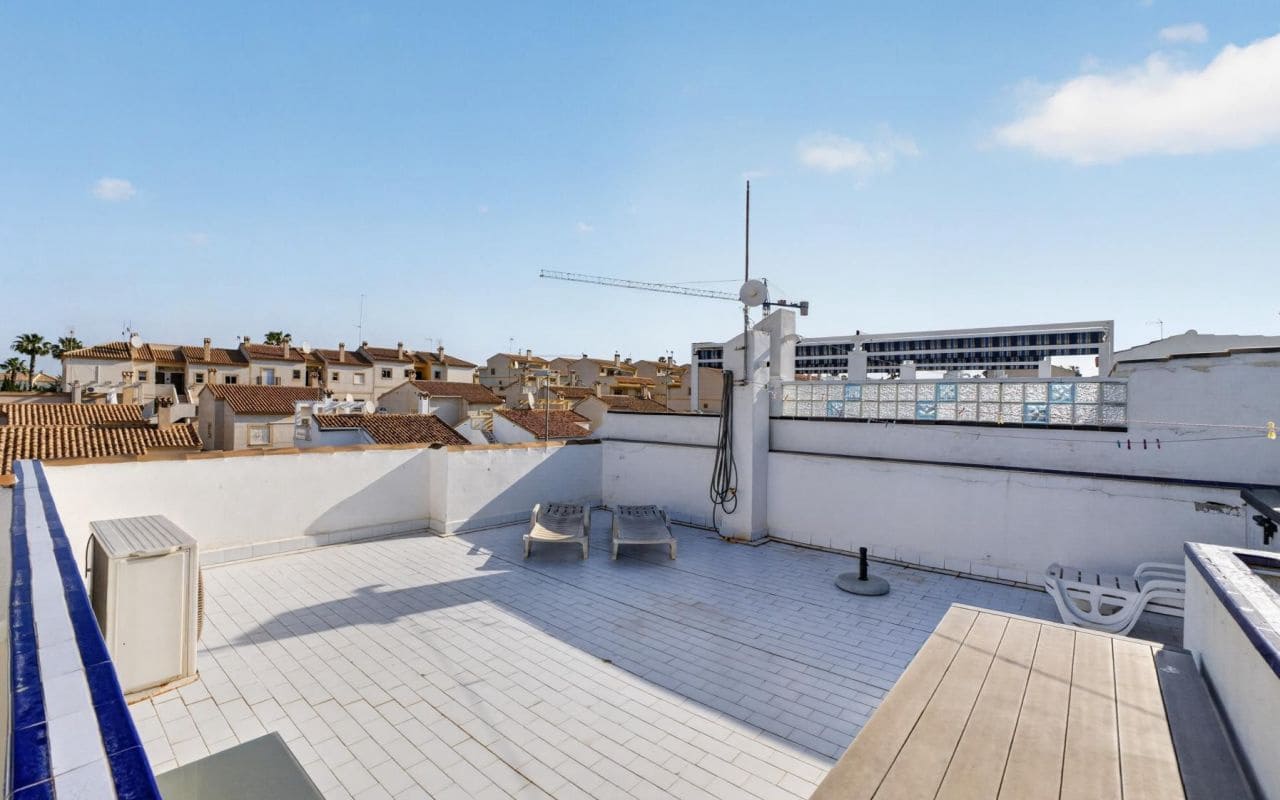 3 slaapkamer Villa te koop in Orihuela Costa met zwembad - € 159.000 (Ref: 9816518)