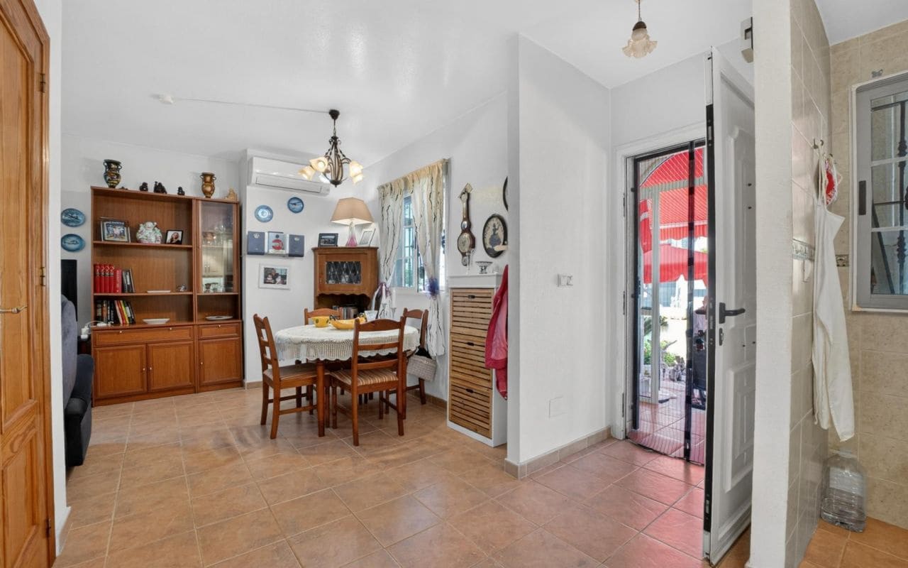 2 sovrum Hus till salu i Torrevieja med pool - 175 000 € (Ref: 9816519)