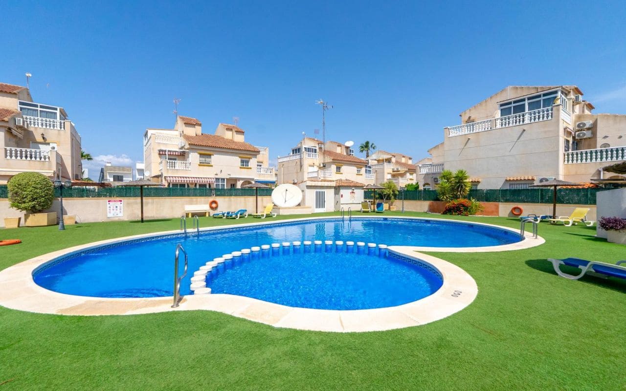 2 sovrum Hus till salu i Torrevieja med pool - 175 000 € (Ref: 9816519)