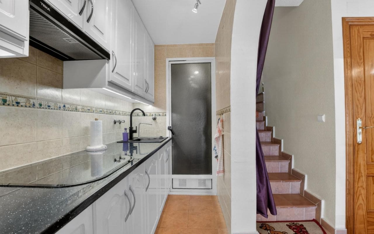 2 sovrum Hus till salu i Torrevieja med pool - 175 000 € (Ref: 9816519)