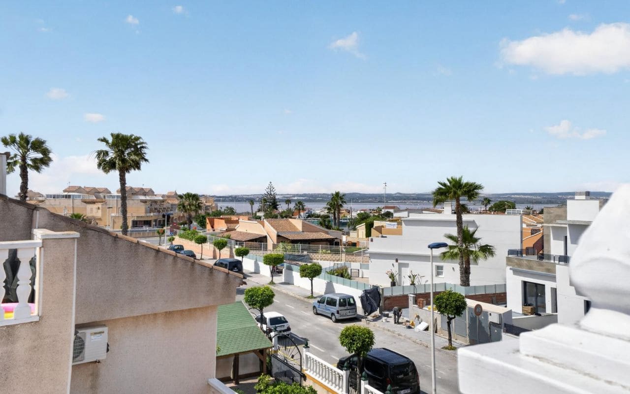 2 sovrum Hus till salu i Torrevieja med pool - 175 000 € (Ref: 9816519)