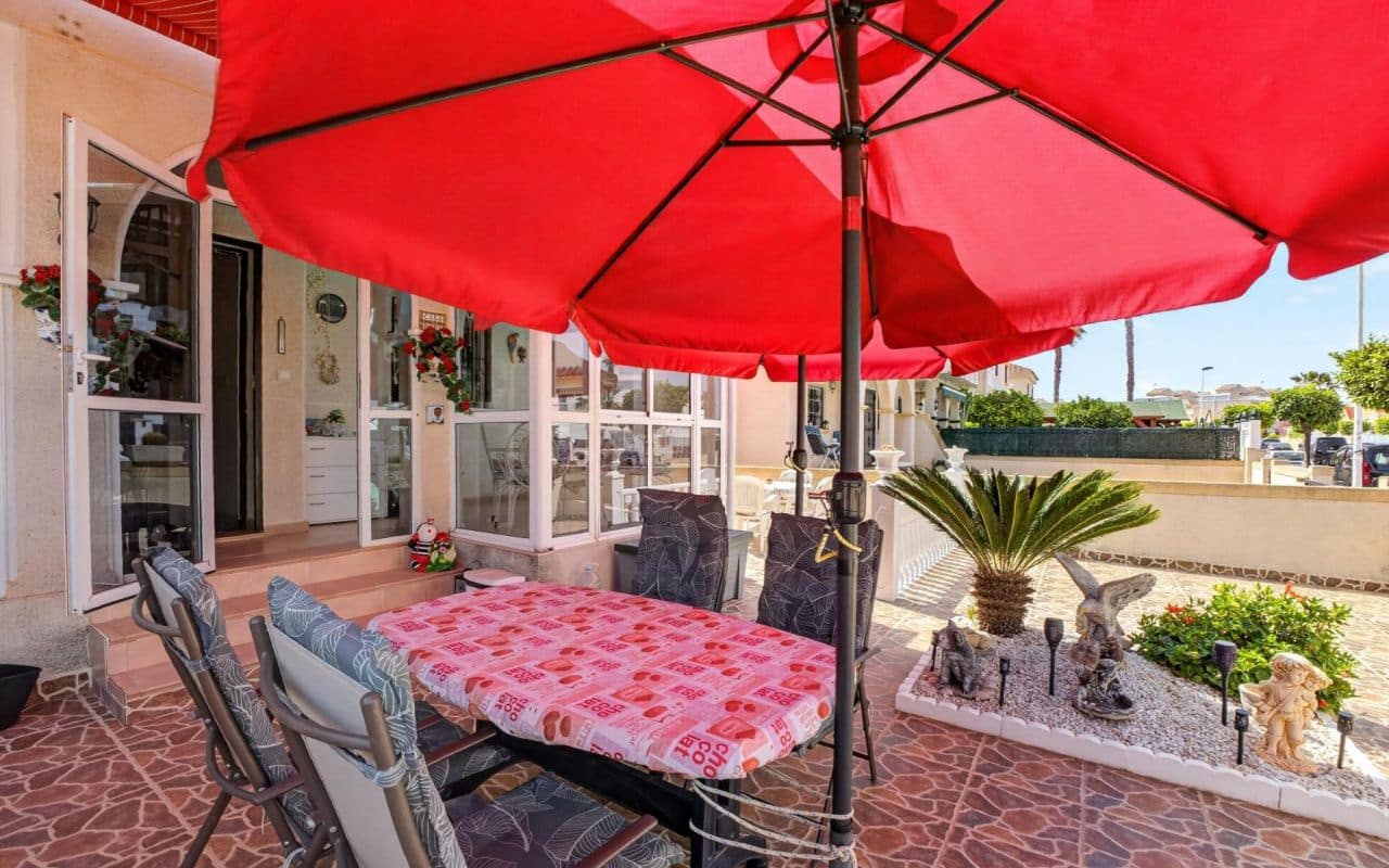 2 sovrum Hus till salu i Torrevieja med pool - 175 000 € (Ref: 9816519)
